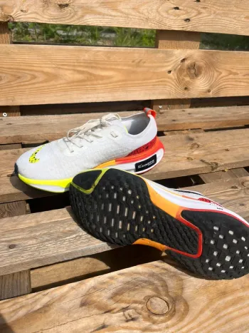 Gebrauchtes Nike ZoomX Invincible Run Flyknit 3 bike — Bild 3 von 4