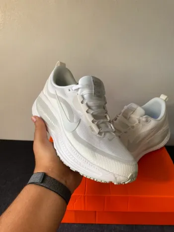 Used White Vomero 18 GTX Running Shoes
