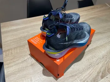 White Nike Zoom X Vaporfly Next % 4 bike de segunda mano — imagen 3 de 9