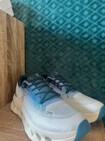 Gebrauchtes On Running Cloud Running Shoes