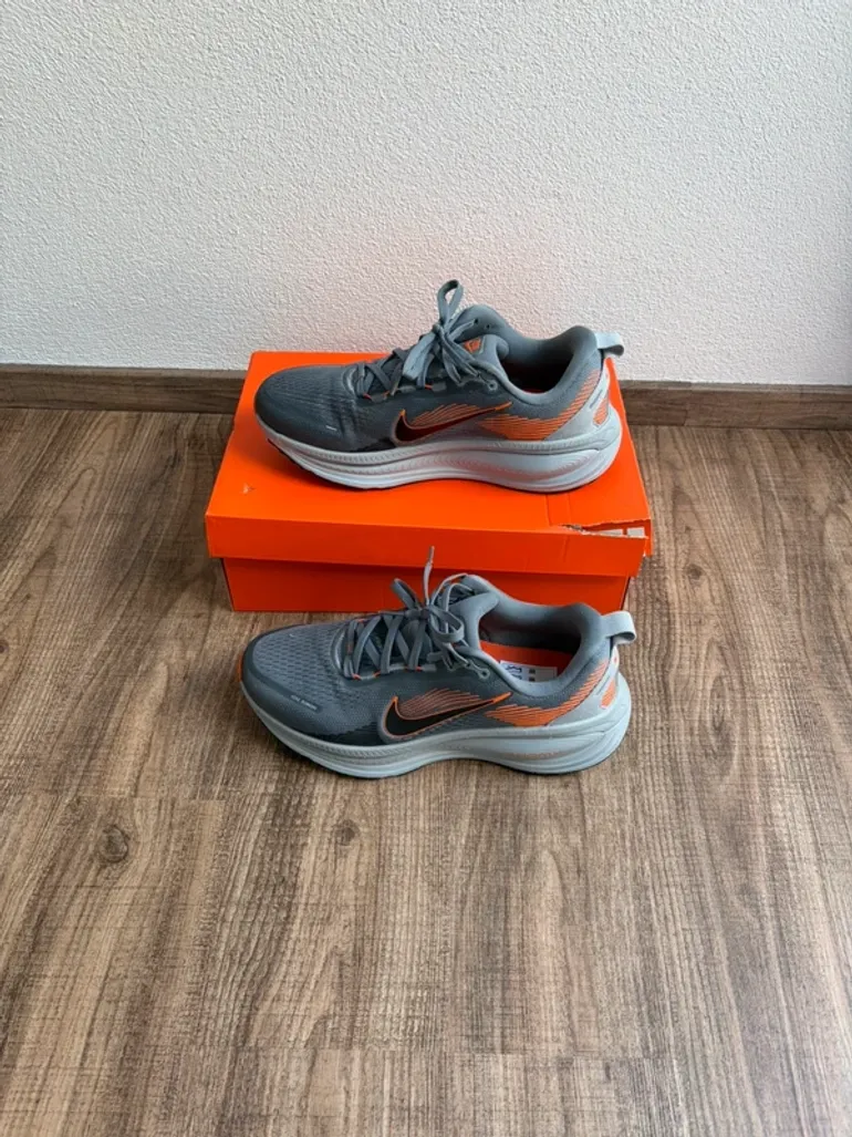 Käytetty Nike Vomero 18 bike — kuva 6 / 6