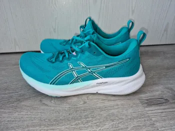 Used Ideal Gel-Pulse 16 Running Shoes