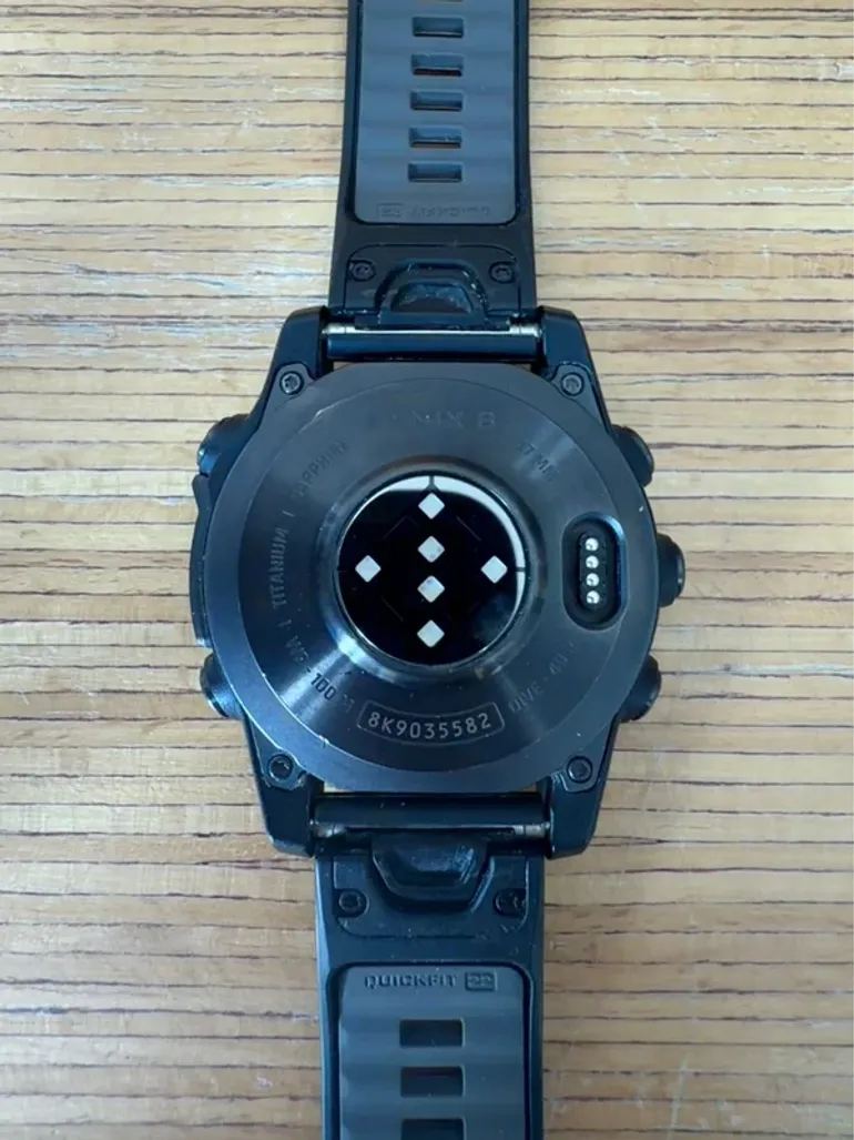 Used Garmin Fénix 8 AMOLED Sapphire bike — image 4 of 10