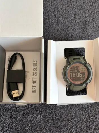Käytetty Garmin Instinct 2X Solar Electronics