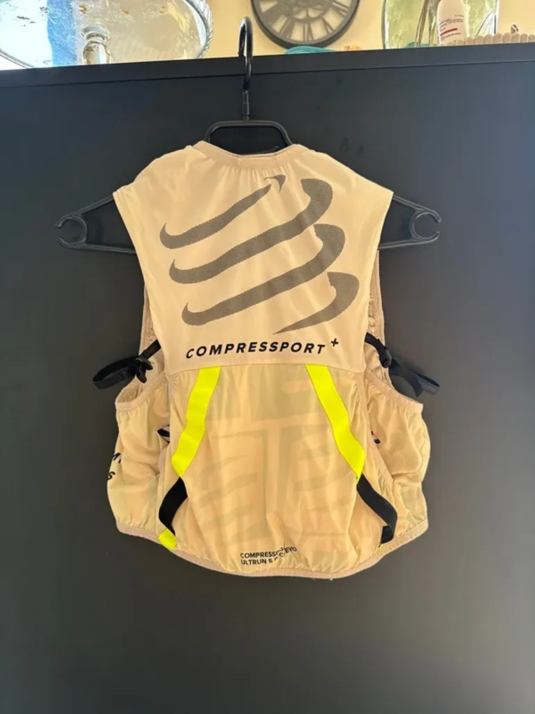 Compressport Ultrun S-Pack Evo 10 bike usato — immagine 2 di 6