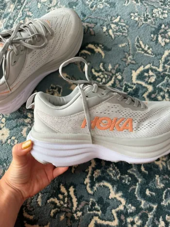 Hoka Bondi 8 bike d'occasion — image 2 sur 8