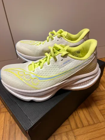 Used Saucony Endorphine Azura Running Shoes