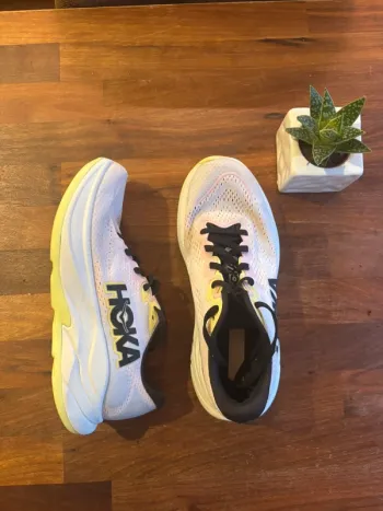 Used Rose Rincon 4 Running Shoes