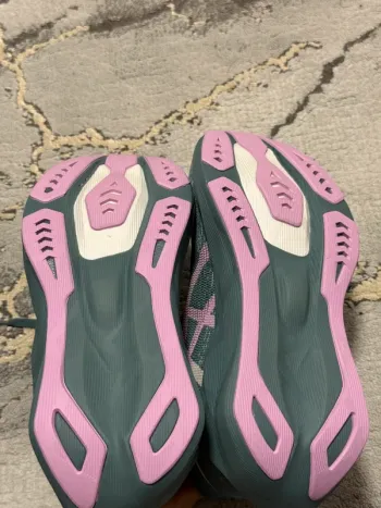 Used Asics Novablast 6 bike — image 2 of 6