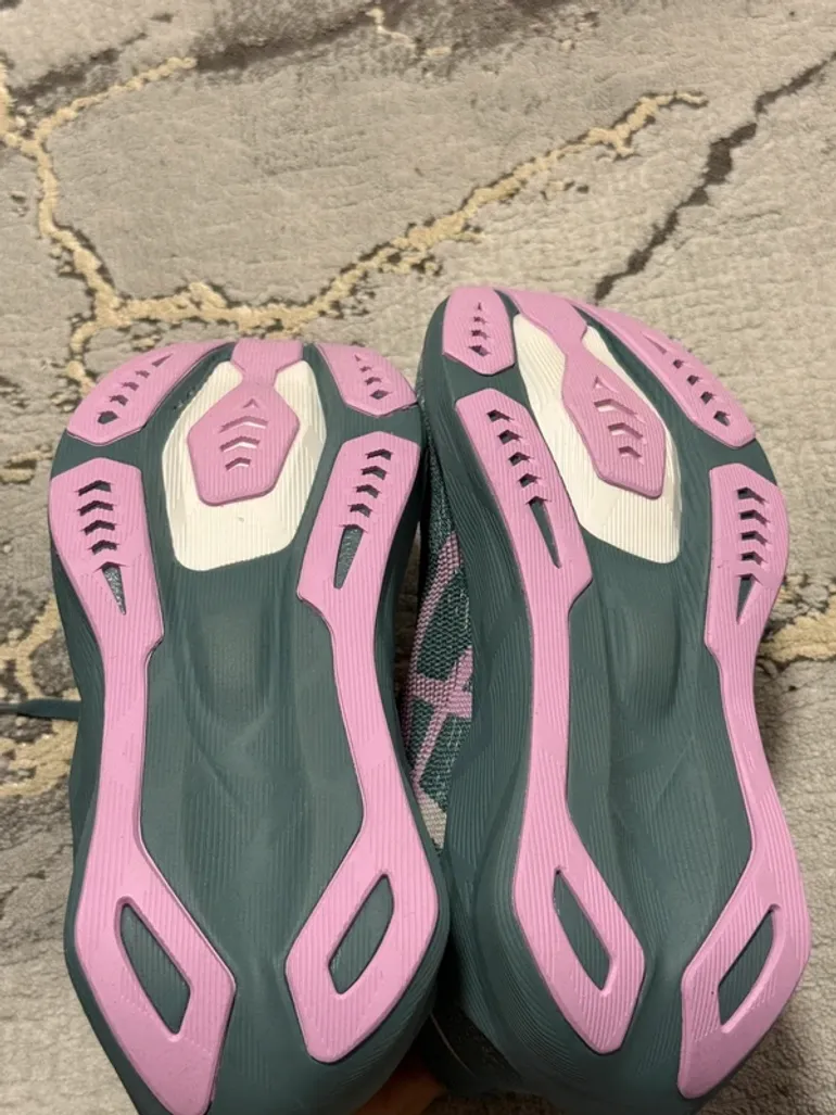 Used Asics Novablast 6 bike — image 2 of 6