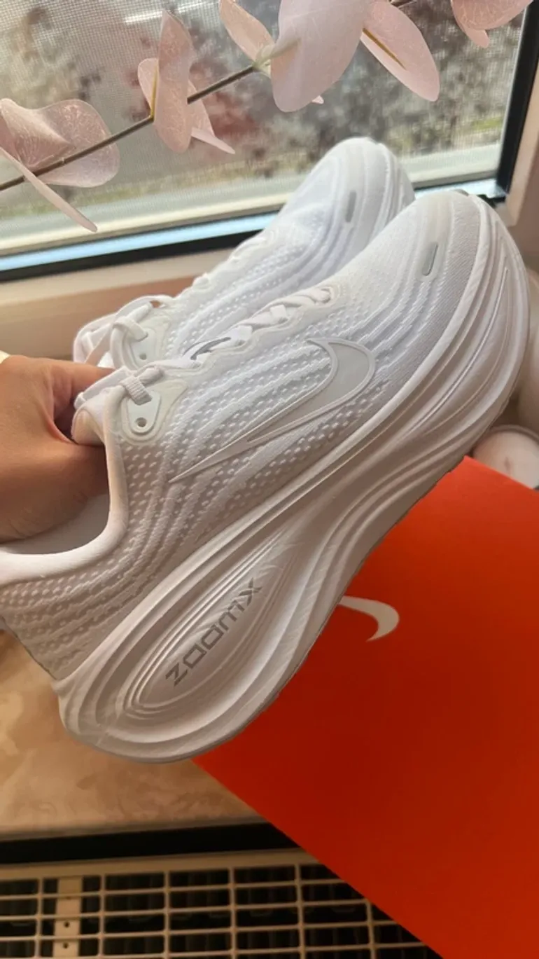 Tweedehands Nike Vomero Plus Zoom bike — afbeelding 2 van 6