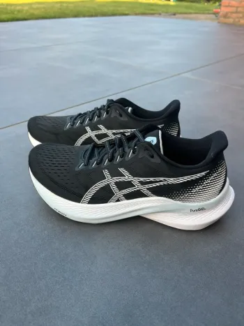 Used Asics GEL-Pursue 10 Running Shoes