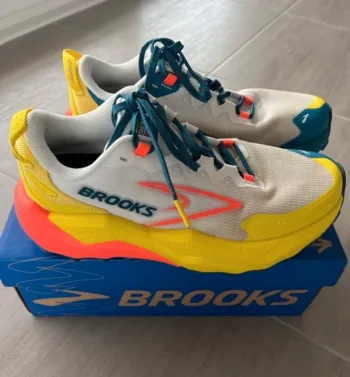 Used Brooks Caldera 8 Running Shoes