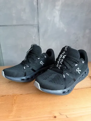 On Running Cloudsurfer Running Shoes usato