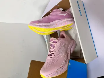 Rose Hoka Laufschuhe Größe 40 bike d'occasion — image 5 sur 5