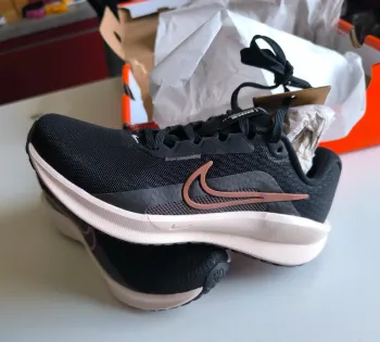 Used Nike sneakers Running Shoes