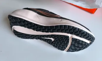 Used Nike sneakers bike — image 2 of 5