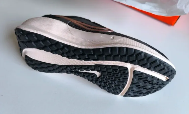 Used Nike sneakers bike — image 2 of 5