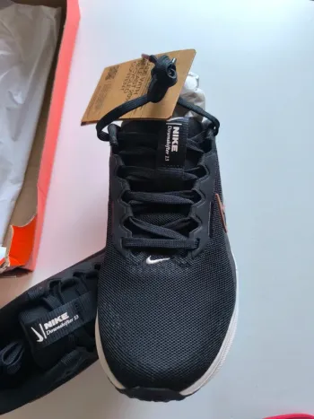 Used Nike sneakers bike — image 5 of 5
