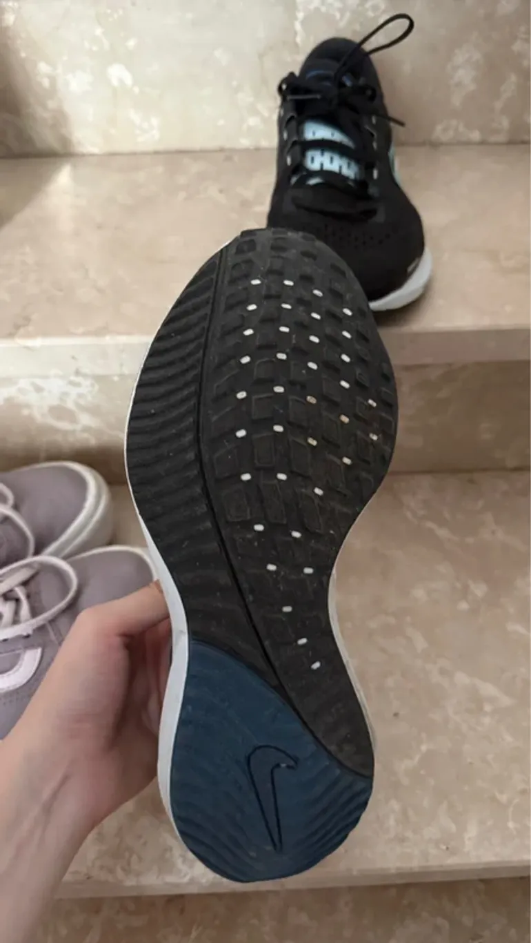 Tweedehands Nike Air Zoom Vomero 16 bike — afbeelding 3 van 4