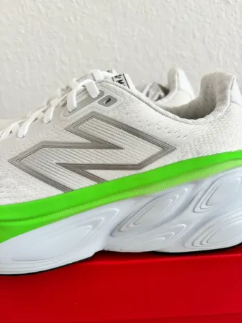Used New Balance Fresh Foam X More v5 bike — image 4 of 15