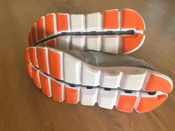 Used On Running ON Damen Sneaker hellgrau bike — image 6 of 6