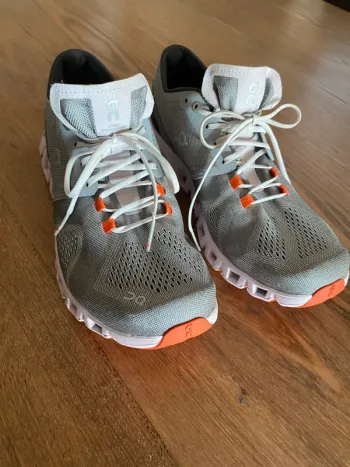 Used On Running ON Damen Sneaker hellgrau bike — image 2 of 6