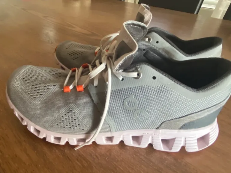 Used On Running ON Damen Sneaker hellgrau bike — image 3 of 6
