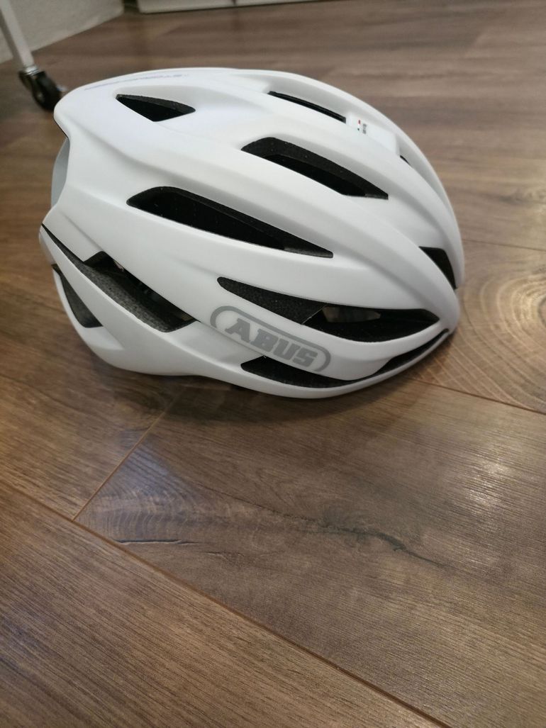 Used ABUS StormChaser Helmet 2025 bike — image 2 of 3