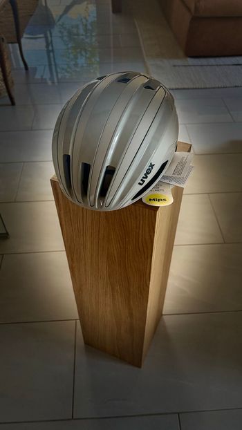 Used Uvex Surge Aero MIPS Helmet 2026 Cycling Accessories