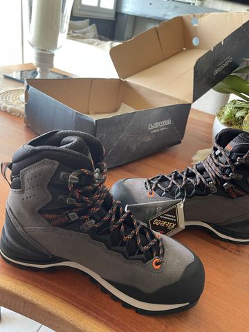 Used Lowa cadin gtx mid Hiking