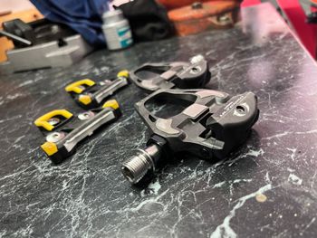 Used Shimano Ultegra PD-R8000 Drivetrain & Pedals