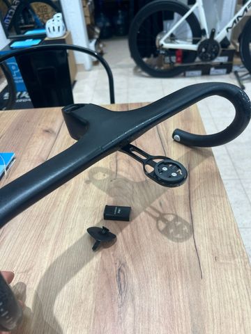 Used aurum Integrated Handlebar 2026 bike — image 2 of 3