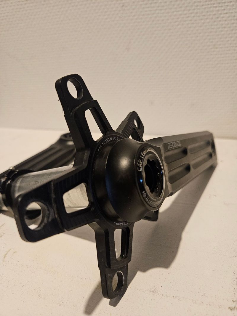 Brugt ZRace SRAM Red Crankset 2024 Drivetrain & Pedals