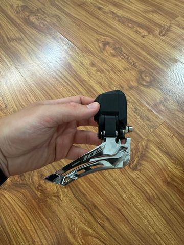 Shimano 105 Di2 FD 2025 Drivetrain & Pedals usato