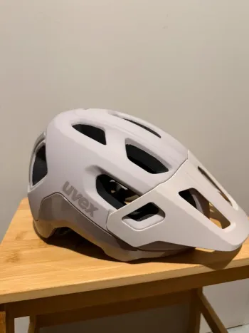 Używany Uvex React MIPS 2026 Cycling Accessories