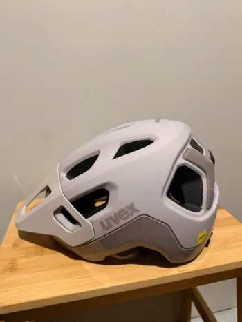 Używany Uvex React MIPS 2026 bike — zdjęcie 3 z 5