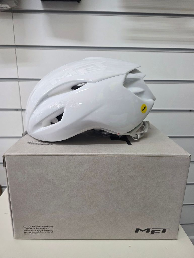 Brugt MET Manta MIPS Helmet 2026 bike — billede 2 af 5