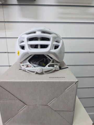 Gebrauchtes MET Manta MIPS Helmet 2026 bike — Bild 3 von 5