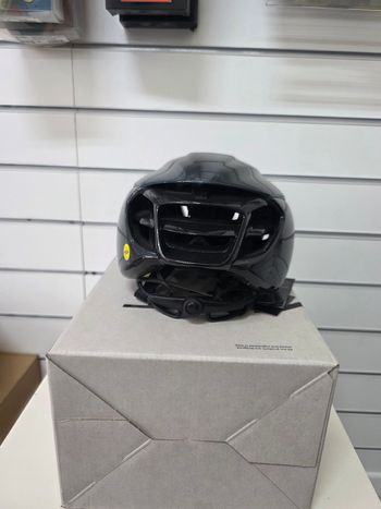 Brugt MET Manta MIPS Helmet 2026 bike — billede 3 af 5