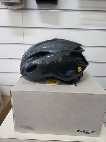 Brugt MET Manta MIPS Helmet 2026 bike — billede 2 af 5