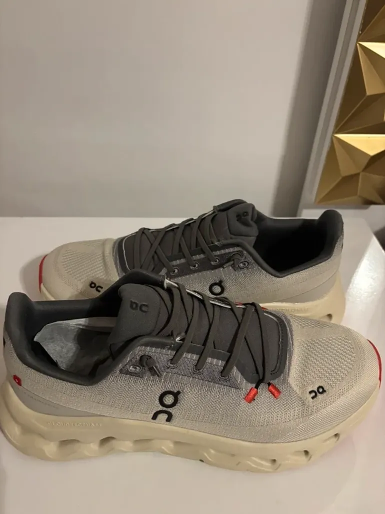 Tweedehands On Running On Shoes Size 43 bike — afbeelding 2 van 4