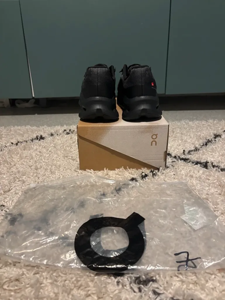 Used On Running On Shoes Size 44 bike — image 4 of 5