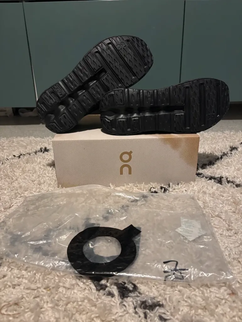 Used On Running On Shoes Size 44 bike — image 5 of 5