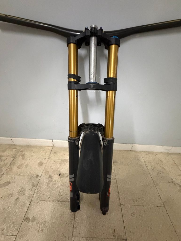 Used Fox 40 Fork 2024 bike — image 3 of 6