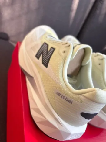 New Balance FuelCell Rebel V5 bike d'occasion — image 5 sur 8