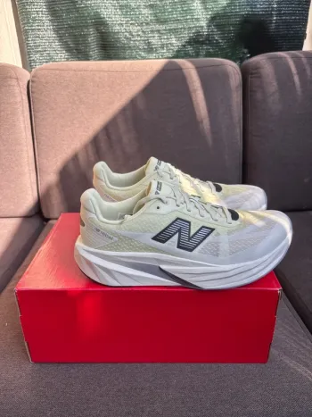 New Balance FuelCell Rebel V5 bike d'occasion — image 2 sur 8