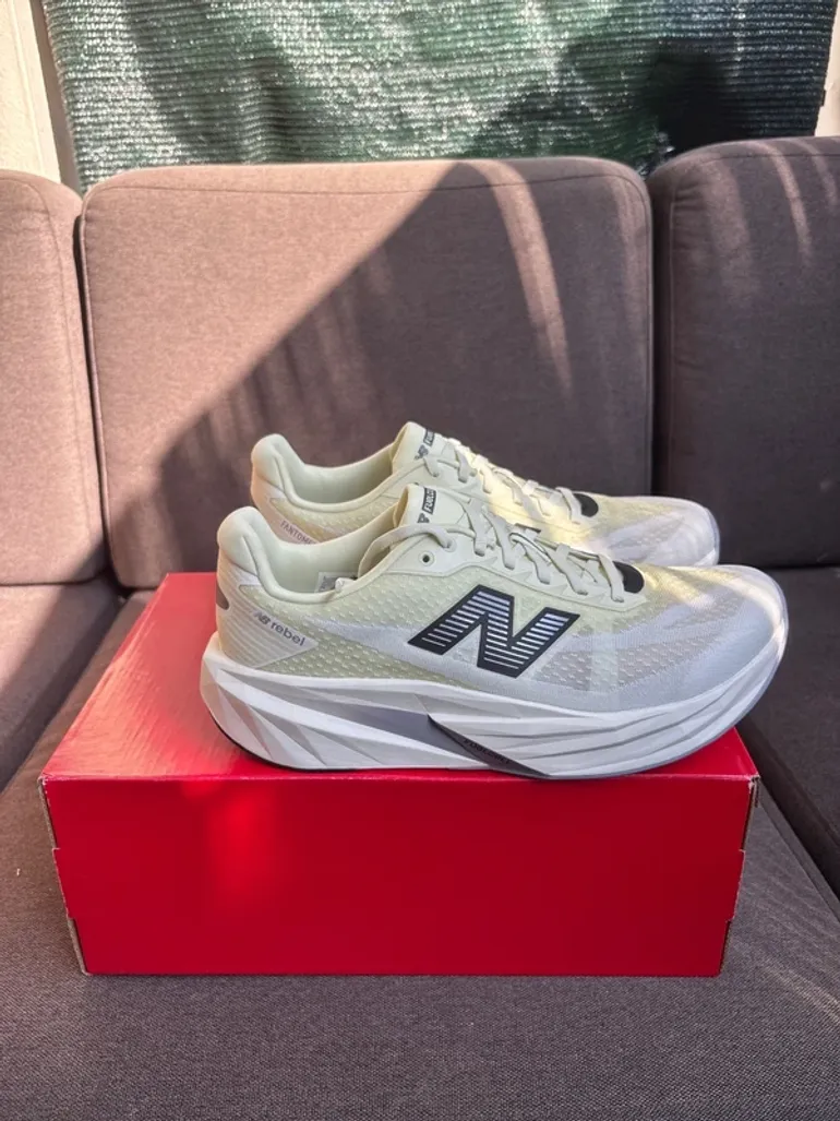 New Balance FuelCell Rebel V5 bike d'occasion — image 2 sur 8