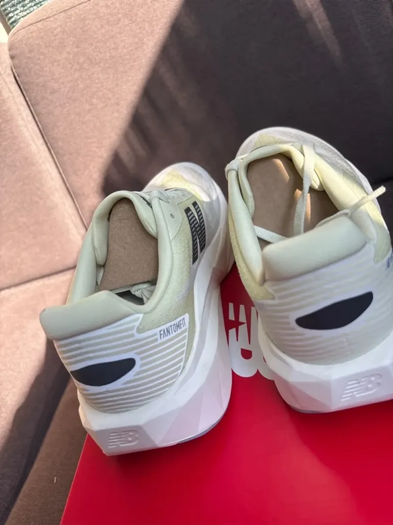 New Balance FuelCell Rebel V5 bike d'occasion — image 4 sur 8