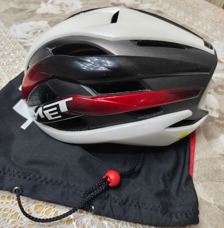 Brugt MET Trenta Helmet bike — billede 5 af 8